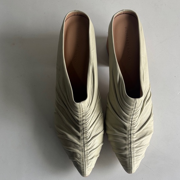 Chic Cream Leather ruched Mules with wooden block heel - Picture 2 of 6